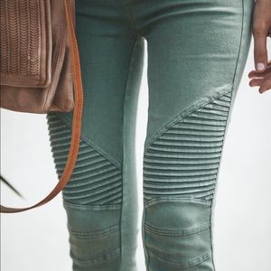 Moto Leggings- NWT smoke free home. Olive